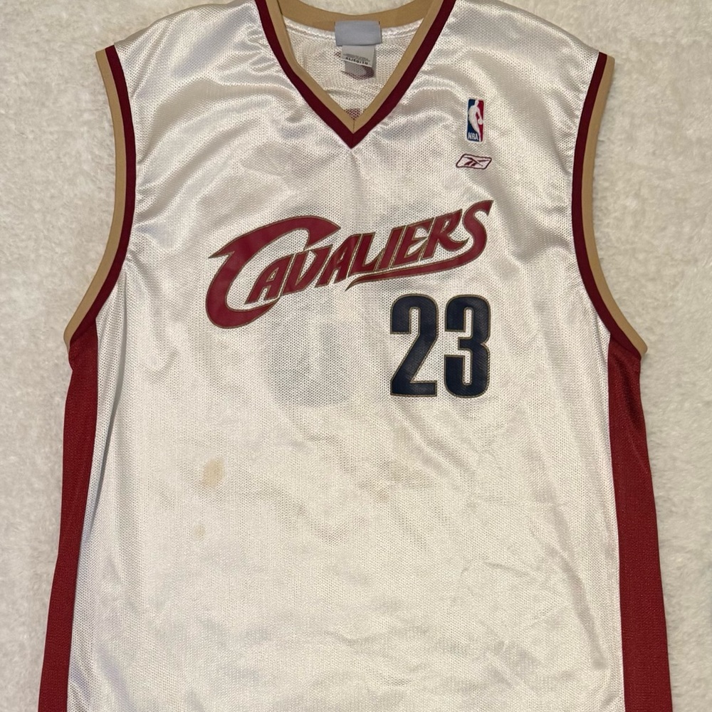 Vintage Reebok NBA Cleveland Cavaliers LeBron James #23 jersey - Men’s XL